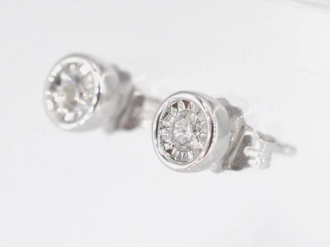 Boucles d'oreilles Boucles d’oreilles en or blanc 14 carats avec diamant taille brillant 58 Facettes 2090