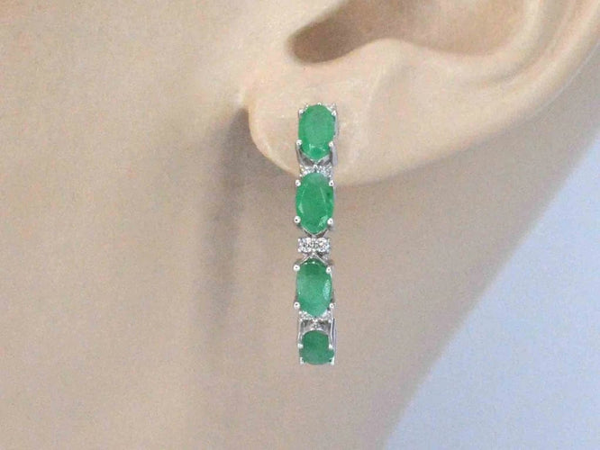 Boucles d'oreilles Boucles d’oreilles en or blanc 14 carats, diamants et émeraude 58 Facettes 2134