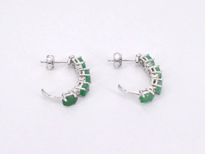 Boucles d'oreilles Boucles d’oreilles en or blanc 14 carats, diamants et émeraude 58 Facettes 2134
