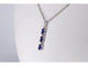 Pendentif Pendentif en or blanc 14 carats avec diamants et saphir 58 Facettes 2136