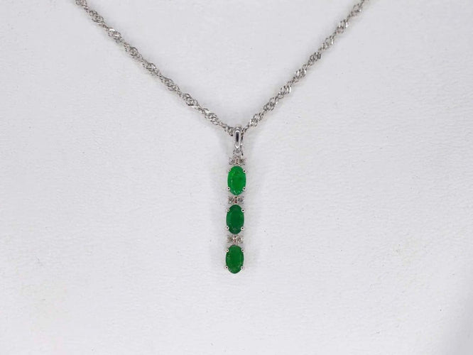 Pendentif Pendentif en or blanc 14 carats avec diamant et émeraude 58 Facettes 2140