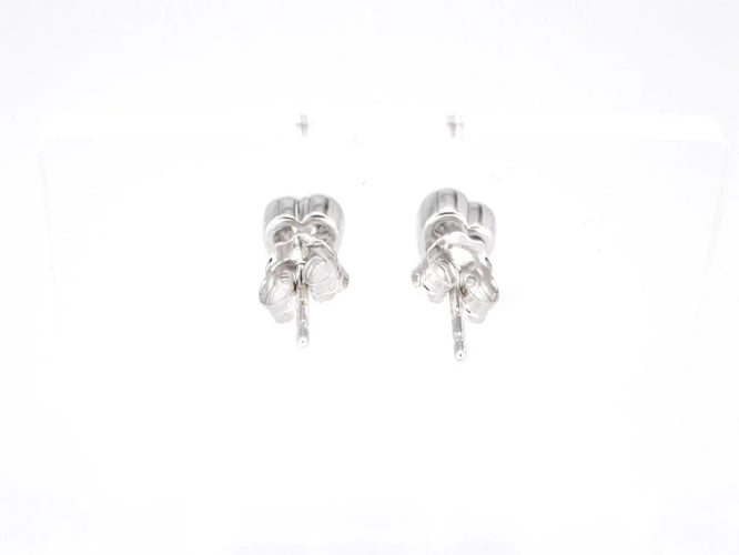 Boucles d'oreilles Boucles d’oreilles en or blanc 14 carats avec diamant cœur taille brillant 58 Facettes 2096