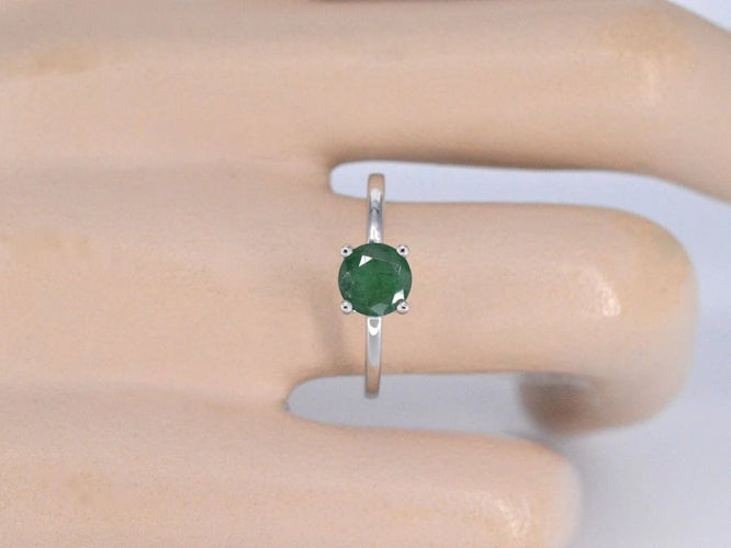 Bague 54 Bague en or blanc 14 carats avec émeraude 1,00 carat 58 Facettes 2206