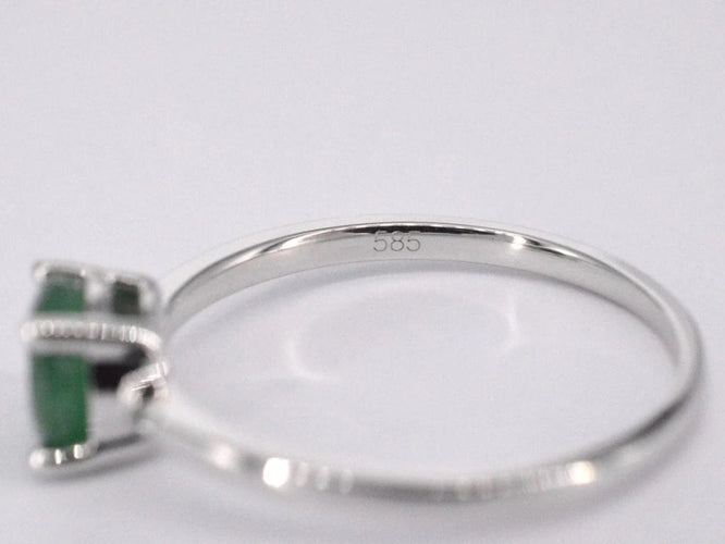 Bague 54 Bague en or blanc 14 carats avec émeraude 1,00 carat 58 Facettes 2206