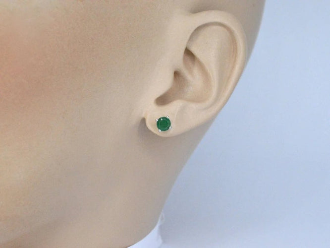 Boucles d'oreilles Boucles d'oreilles en or blanc 14 carats avec émeraude 58 Facettes 2204