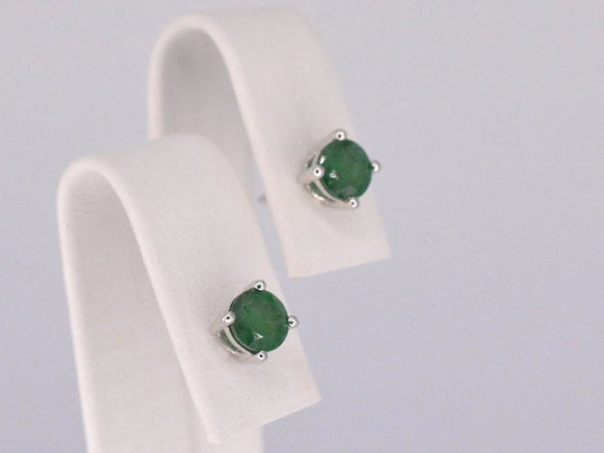 Boucles d'oreilles Boucles d'oreilles en or blanc 14 carats avec émeraude 58 Facettes 2204