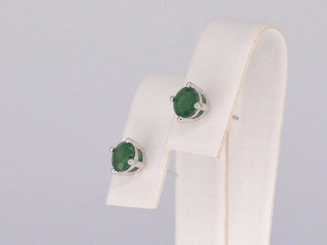 Boucles d'oreilles Boucles d'oreilles en or blanc 14 carats avec émeraude 58 Facettes 2204