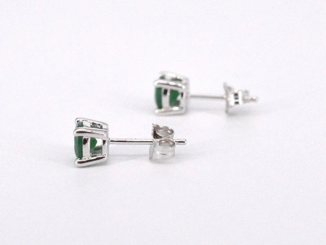 Boucles d'oreilles Boucles d'oreilles en or blanc 14 carats avec émeraude 58 Facettes 2204