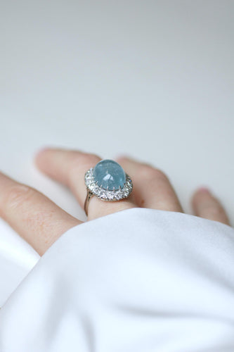Bague 53.5 Bague marguerite cabochon en or blanc et platine, aigue-marine et diamants 58 Facettes