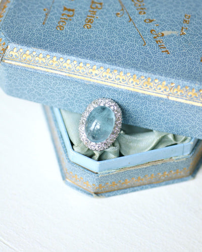 Bague 53.5 Bague marguerite cabochon en or blanc et platine, aigue-marine et diamants 58 Facettes