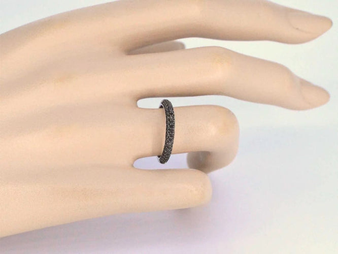 Bague 54 Bague en or blanc 14 carats avec diamants noirs taille brillant 58 Facettes 2225