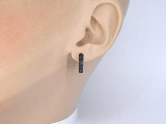 Boucles d'oreilles Boucles d’oreilles en or blanc 14 carats avec diamants noirs 58 Facettes 2227