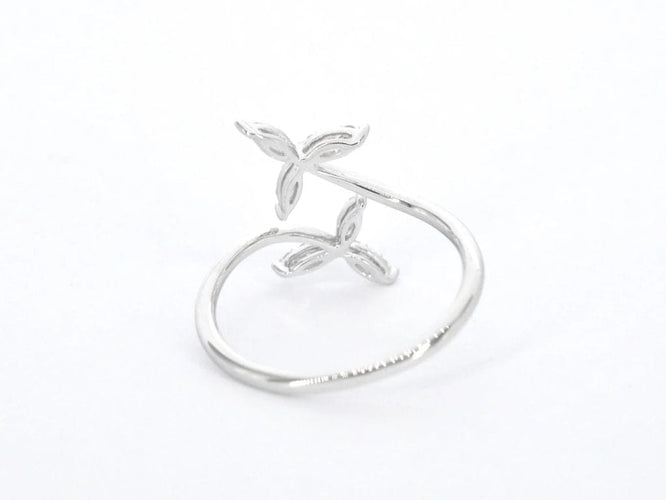 Bague 55 Bague en or blanc 14 carats avec diamants 58 Facettes 2334