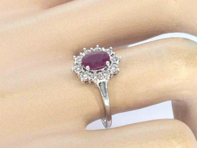 Bague 54 Bague entourage en or blanc 14 carats avec rubis et diamants 58 Facettes 2346