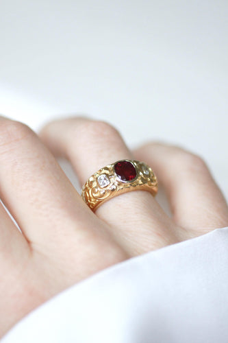 Bague 54 Bague ancienne bandeau rubis et diamants en or jaune 58 Facettes