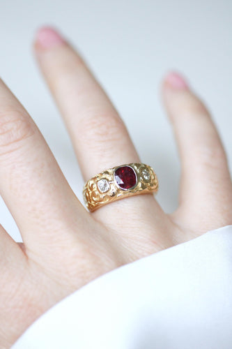 Bague 54 Bague ancienne bandeau rubis et diamants en or jaune 58 Facettes