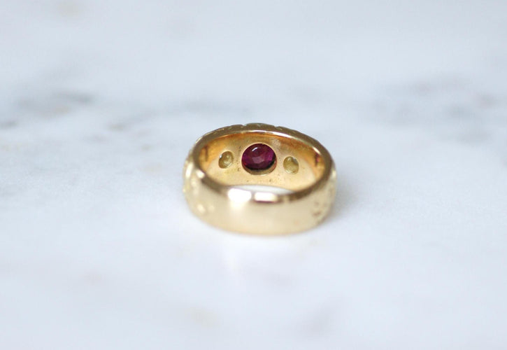 Bague 54 Bague ancienne bandeau rubis et diamants en or jaune 58 Facettes