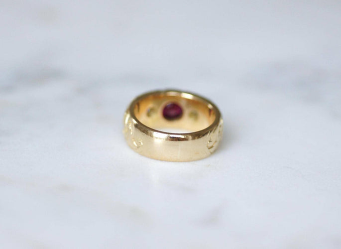 Bague 54 Bague ancienne bandeau rubis et diamants en or jaune 58 Facettes