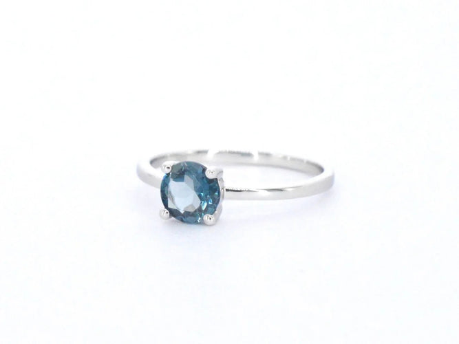 Bague 54 Bague en or blanc 14 carats avec topaze bleue 58 Facettes 2332