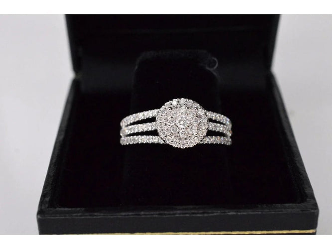 Bague 54 Bague entourage en or blanc 14 carats avec diamant 58 Facettes 2009