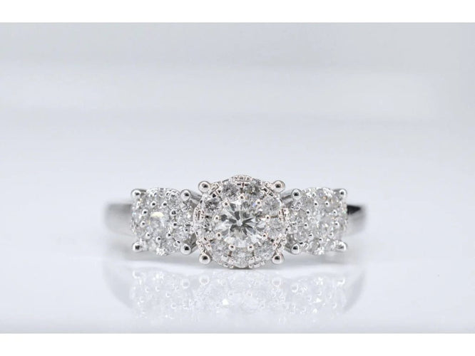 Bague 54 Bague trinité en or blanc 14 carats avec diamants 58 Facettes 2002