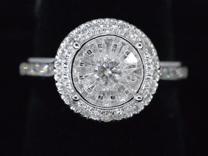 Bague 54 Bague d'entourage en or blanc 14 carats avec diamants 58 Facettes 2008