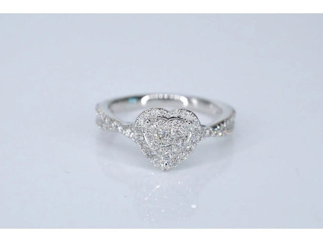 Bague 54 Bague entourage cœur en or blanc 14 carats avec diamants 58 Facettes 2034