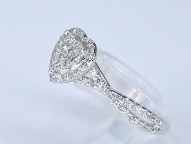 Bague 54 Bague entourage cœur en or blanc 14 carats avec diamants 58 Facettes 2034