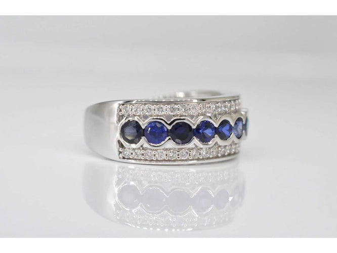 Bague 54 Bague pavée en or blanc 14 carats avec diamants et saphir 58 Facettes 2057