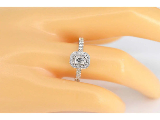 Bague 54 Bague entourage en or blanc et diamants 58 Facettes 2086