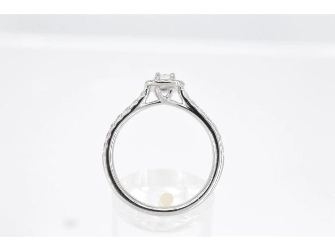 Bague 54 Bague entourage en or blanc 14 carats avec diamants 58 Facettes 2086