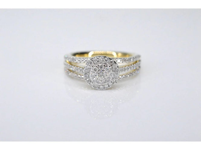Bague 54 Bague entourage en or jaune 14 carats avec diamants 58 Facettes 2107