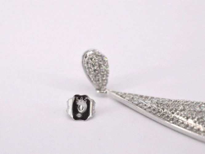 Boucles d'oreilles Boucles d’oreilles en or blanc 14 carats serties de diamants 58 Facettes 2159