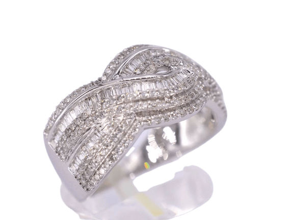Bague 54 Bague en or blanc 14 carats sertie de diamants taille brillant 58 Facettes 2169