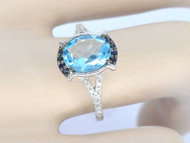 Bague 54 Bague en or blanc 14 carats avec diamants, topaze et saphir 58 Facettes 2322