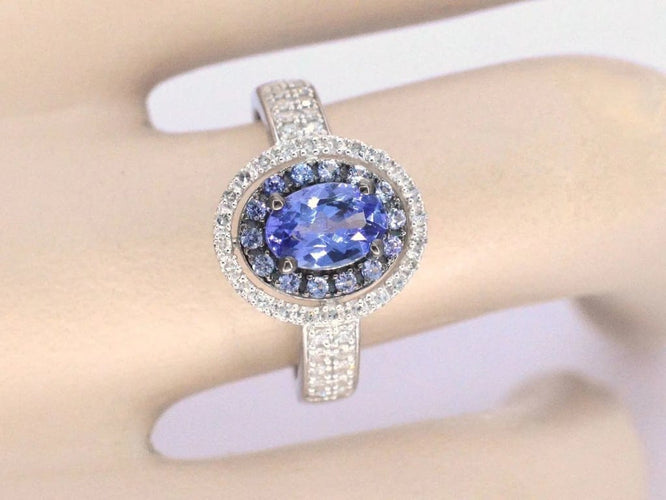 Bague 54 Bague en or blanc 14 carats avec diamants et tanzanite 58 Facettes 2325