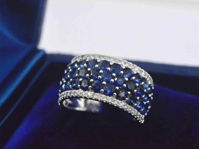 Bague 54 Bague en or blanc 14 carats avec saphirs et diamants 58 Facettes 2355
