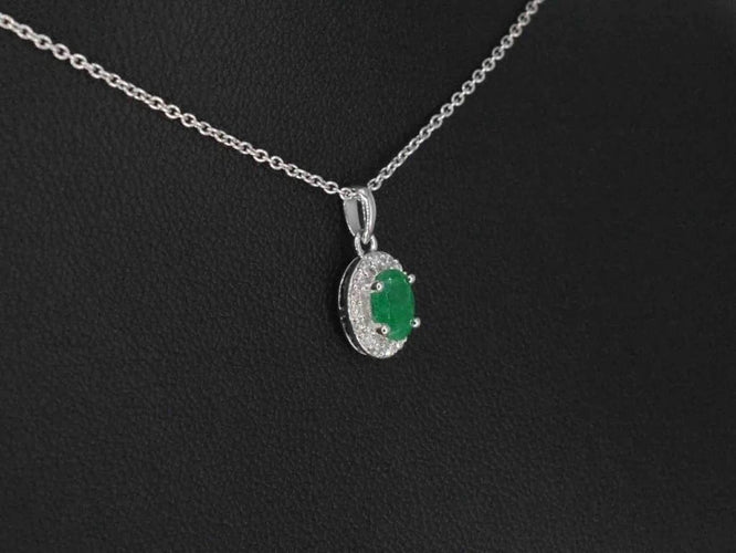 Pendentif Pendentif en or blanc 14 carats avec diamants et émeraude 58 Facettes 2018