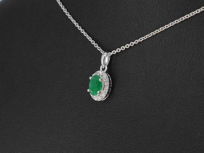 Pendentif Pendentif en or blanc 14 carats avec diamants et émeraude 58 Facettes 2018