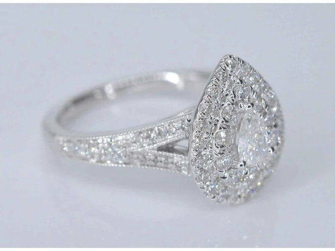 Bague 54 Bague entourage forme poire en or blanc 14 carats et diamants 58 Facettes 2048