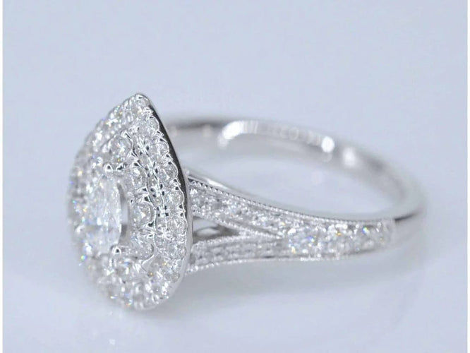 Bague 54 Bague entourage forme poire en or blanc 14 carats et diamants 58 Facettes 2048