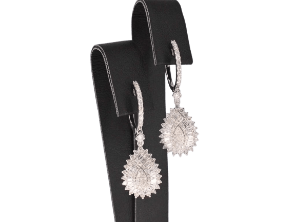 Boucles d'oreilles Boucles d'oreilles en forme de larme en or blanc 14 carats et diamants 58 Facettes 2055