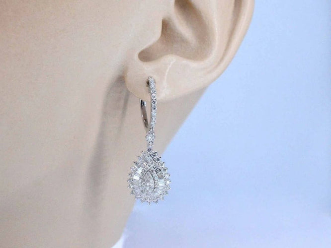 Boucles d'oreilles Boucles d'oreilles en forme de larme en or blanc 14 carats et diamants 58 Facettes 2055