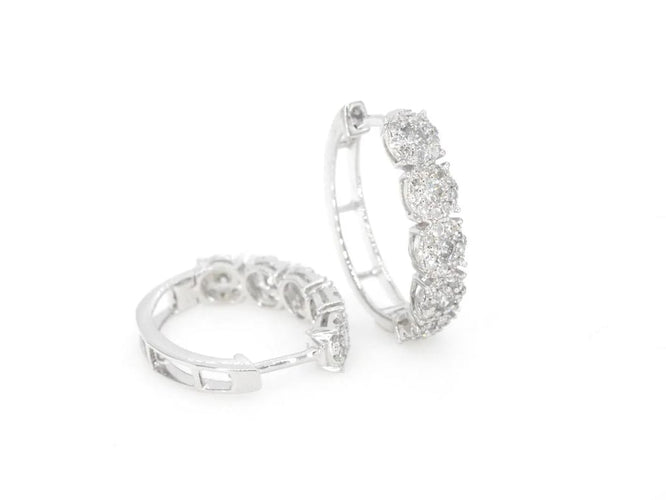 Boucles d'oreilles Boucles d'oreilles créoles en or blanc 14 carats avec diamants 58 Facettes 2111