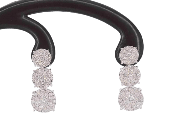 Boucles d'oreilles Boucles d'oreilles en or blanc 14 carats à trois diamants 58 Facettes 2110
