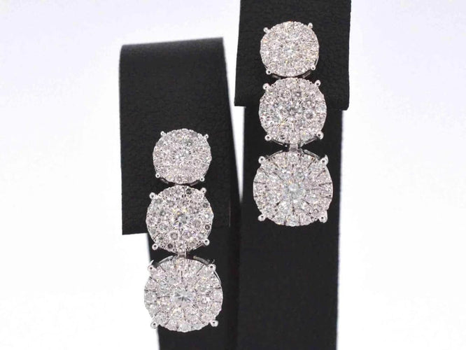 Boucles d'oreilles Boucles d'oreilles en or blanc 14 carats à trois diamants 58 Facettes 2110