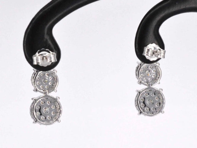 Boucles d'oreilles Boucles d'oreilles en or blanc 14 carats à trois diamants 58 Facettes 2110