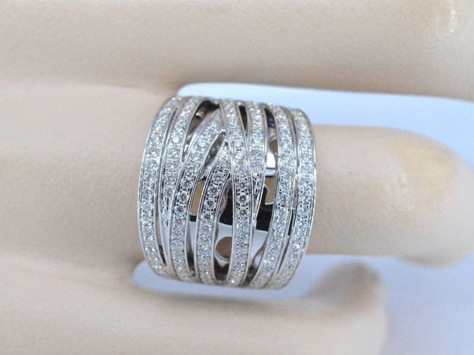 Bague 54 Bague design en or blanc 18 carats avec diamant taille brillant 58 Facettes 2176