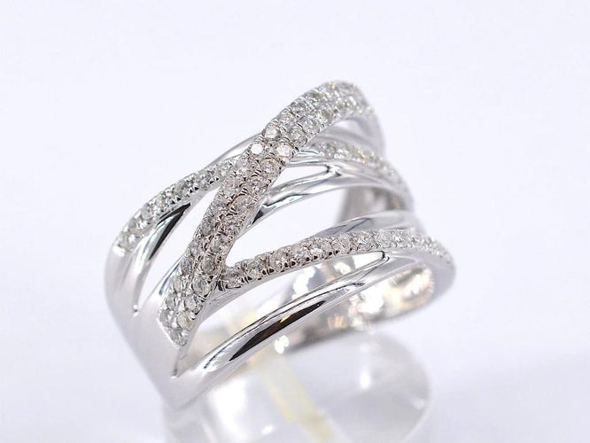 Bague 54 Bague design en or blanc 14 carats avec diamant taille brillant 58 Facettes 2180