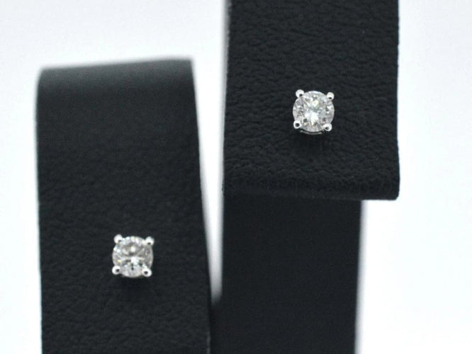 Boucles d'oreilles Boucles d’oreilles en or blanc 14 carats serties de diamants 58 Facettes 2268